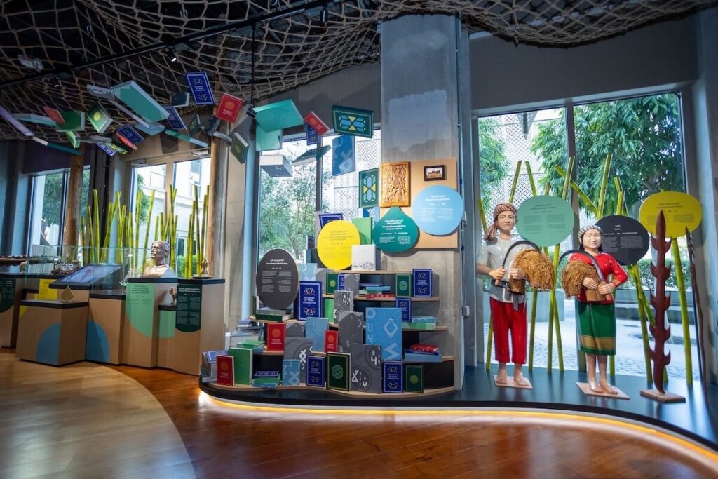 Fitted_Stories of Nations_05